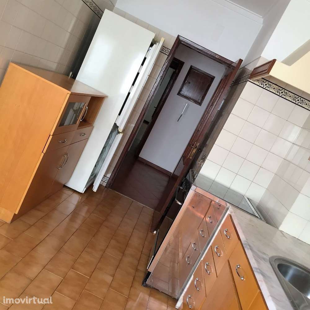 Aluga-se T2 no Prior Velho junto ao aeroporto - Grande imagem: 5/10