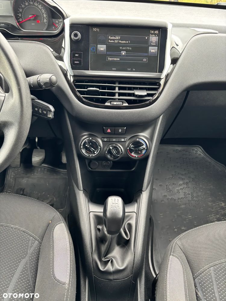 Peugeot 208 - 12