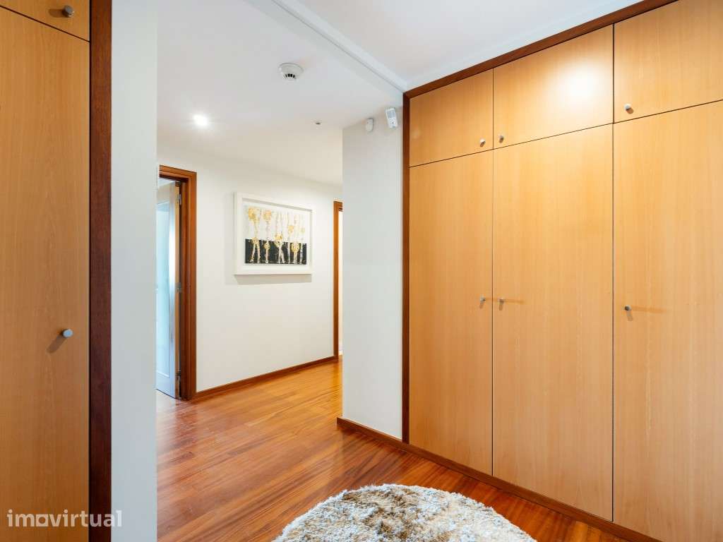Apartamento T4, na Avenida da Boavista, Porto - Grande imagem: 2/26