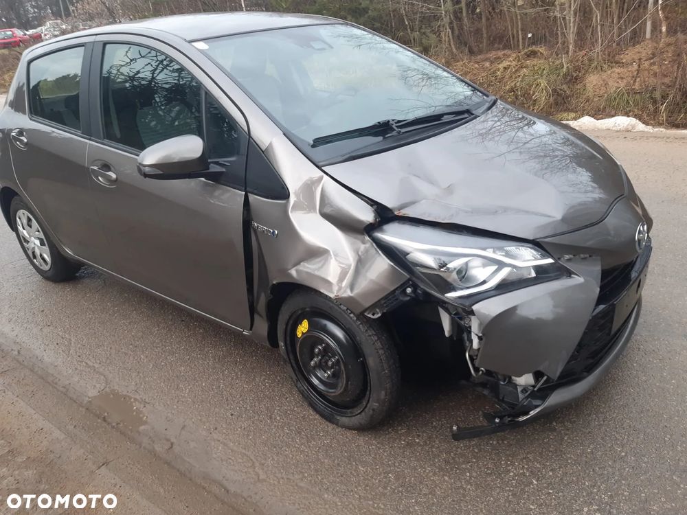 Toyota Yaris Hybrid 100 Premium - 17