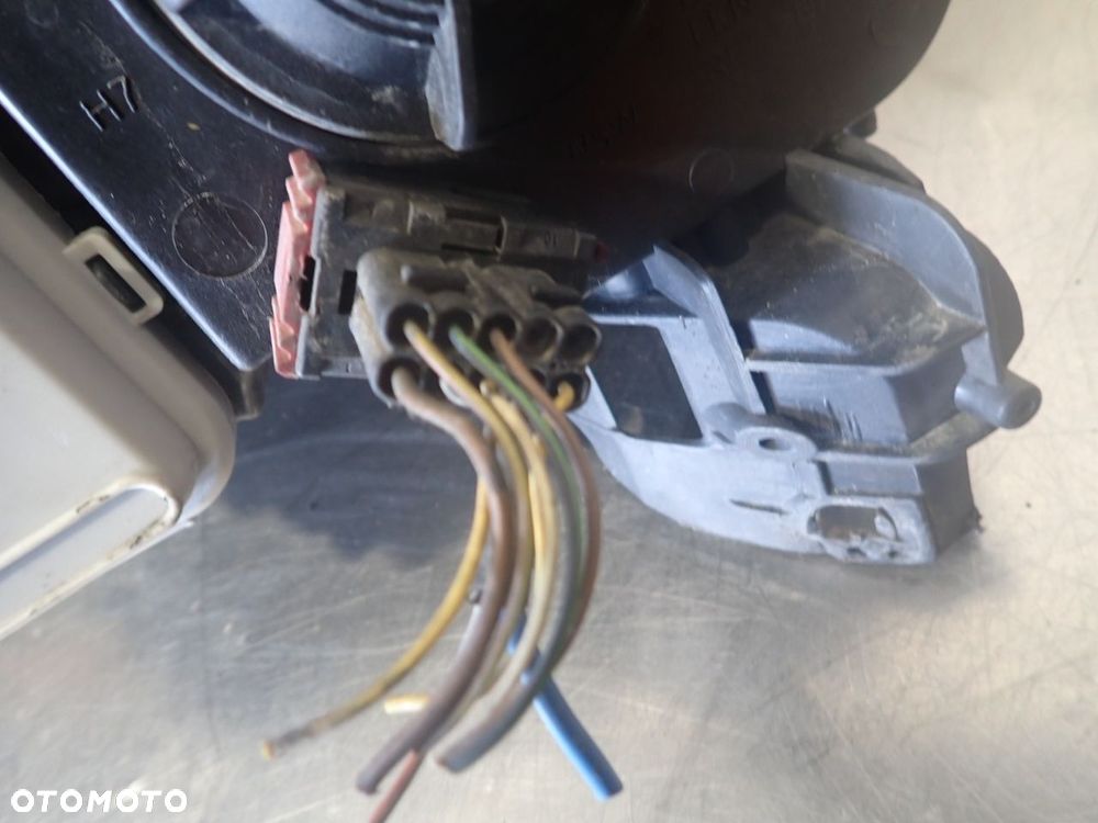 LAMPA PRAWA PRZEDNIA OPEL CORSA C - 3