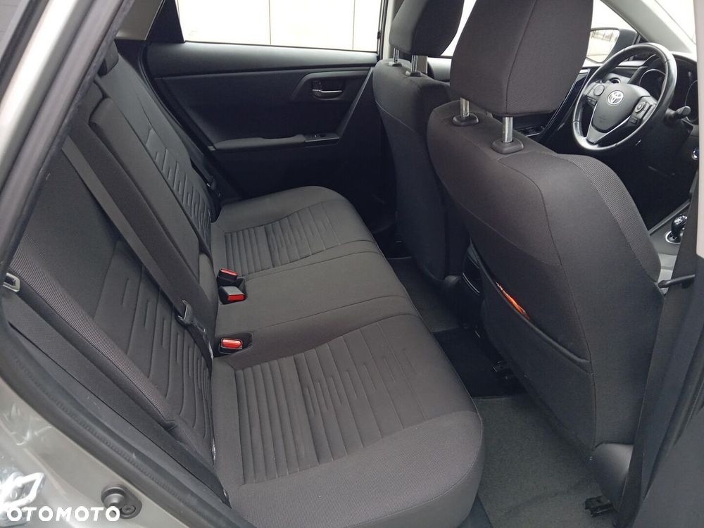Toyota Auris - 12
