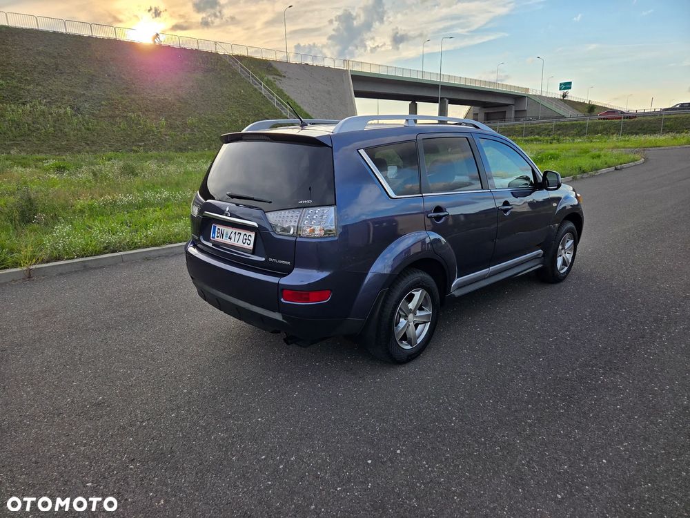 Mitsubishi Outlander 2.4 4WD CVT Intense - 4