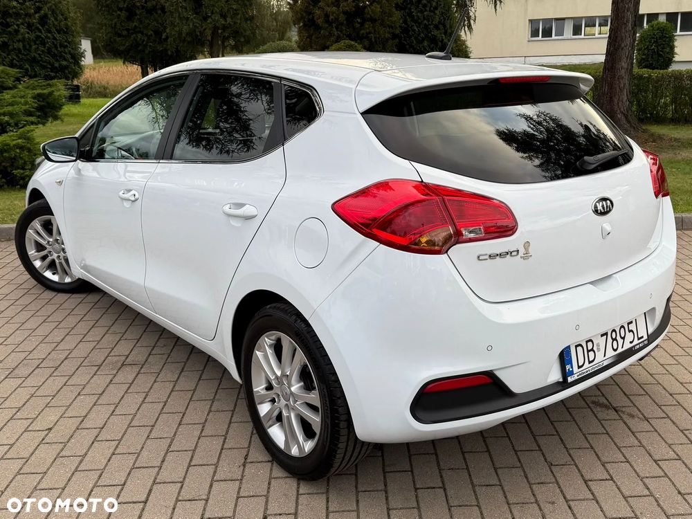 Kia Ceed 1.4 CVVT Fifa World Cup Edition - 4