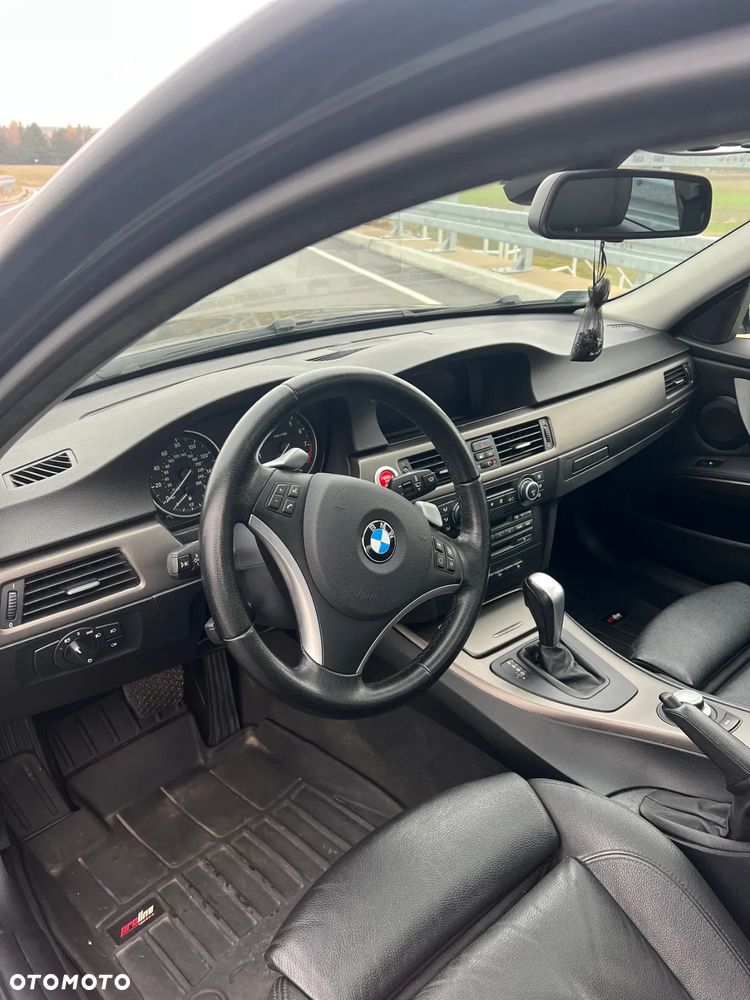 BMW Seria 3 335i xDrive - 16