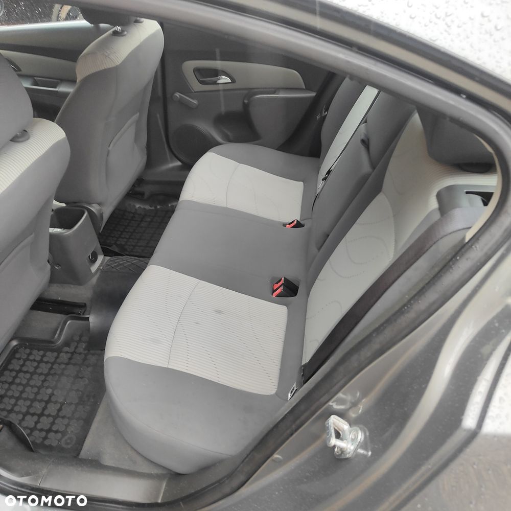 Chevrolet Cruze - 10