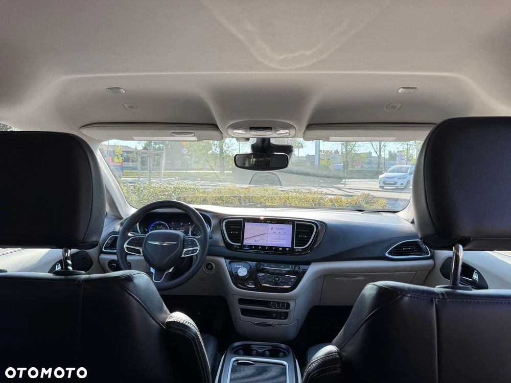 Chrysler Pacifica - 16