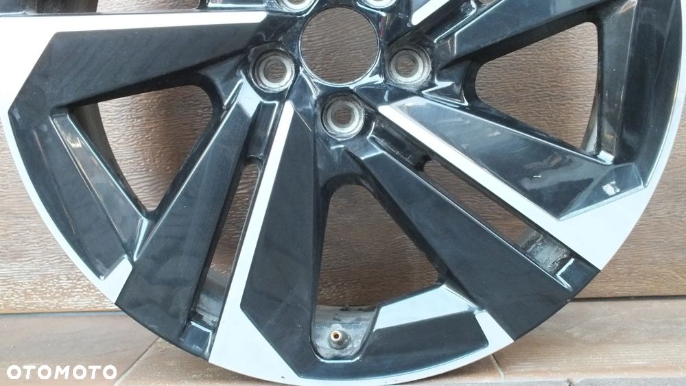 Felga aluminiowa Peugeot 408 7x19  9844304580 - 3