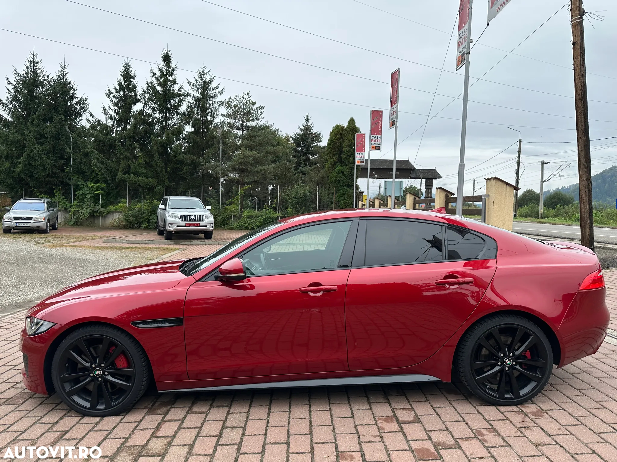 Jaguar XE RWD S - 10