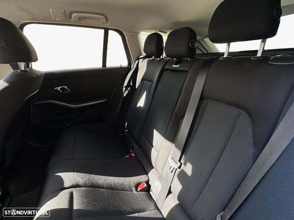 BMW 330 e Touring Auto - 7