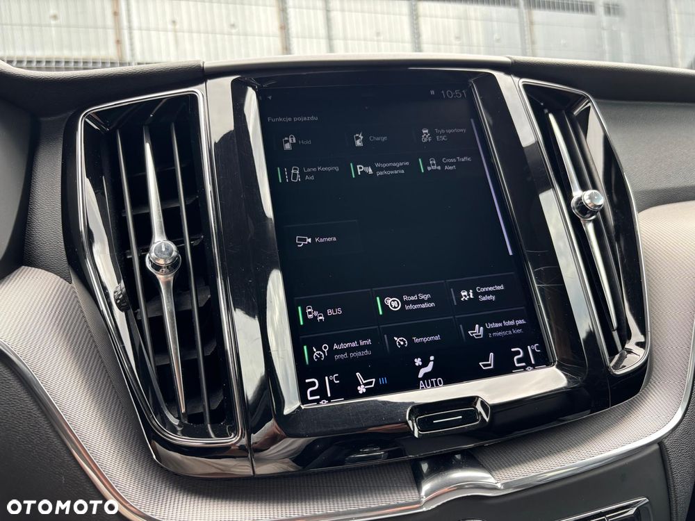 Volvo XC 60 T8 AWD Plug-In Hybrid R-Design - 31