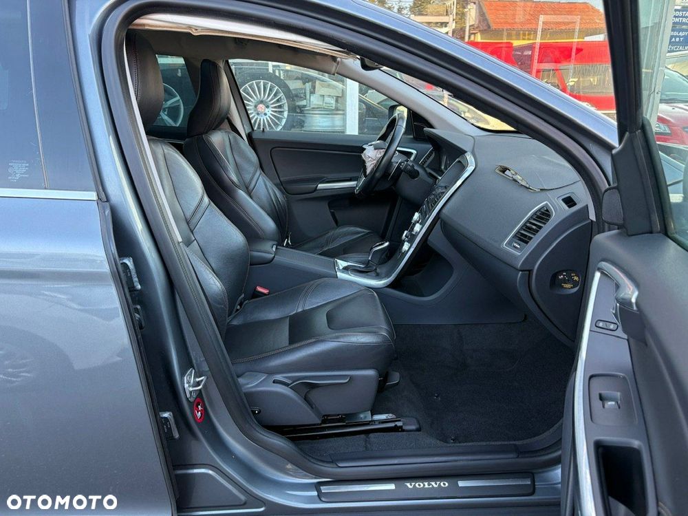 Volvo XC 60 D4 AWD Geartronic Momentum - 24