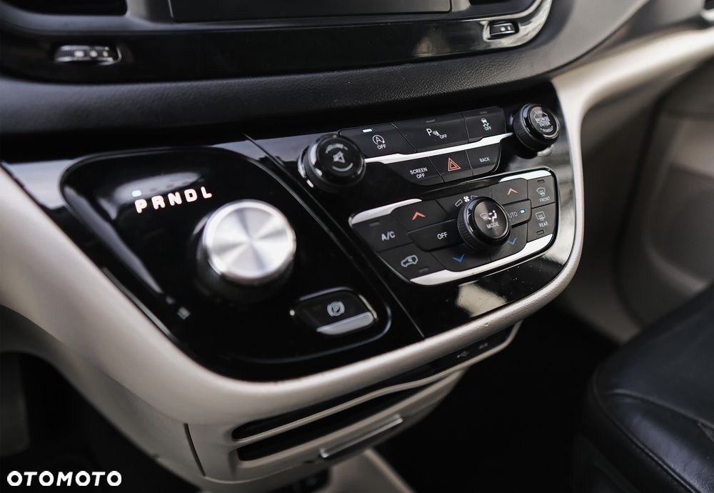 Chrysler Pacifica - 25