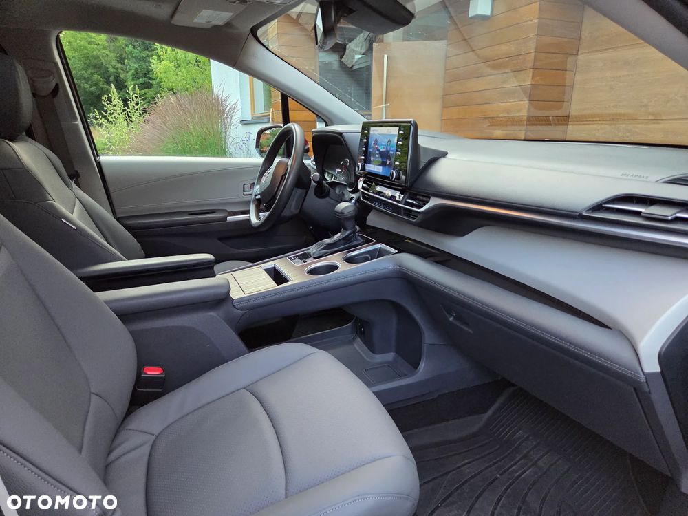 Toyota Sienna - 9