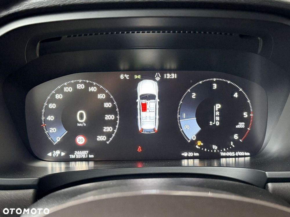 Volvo V90 Cross Country - 17