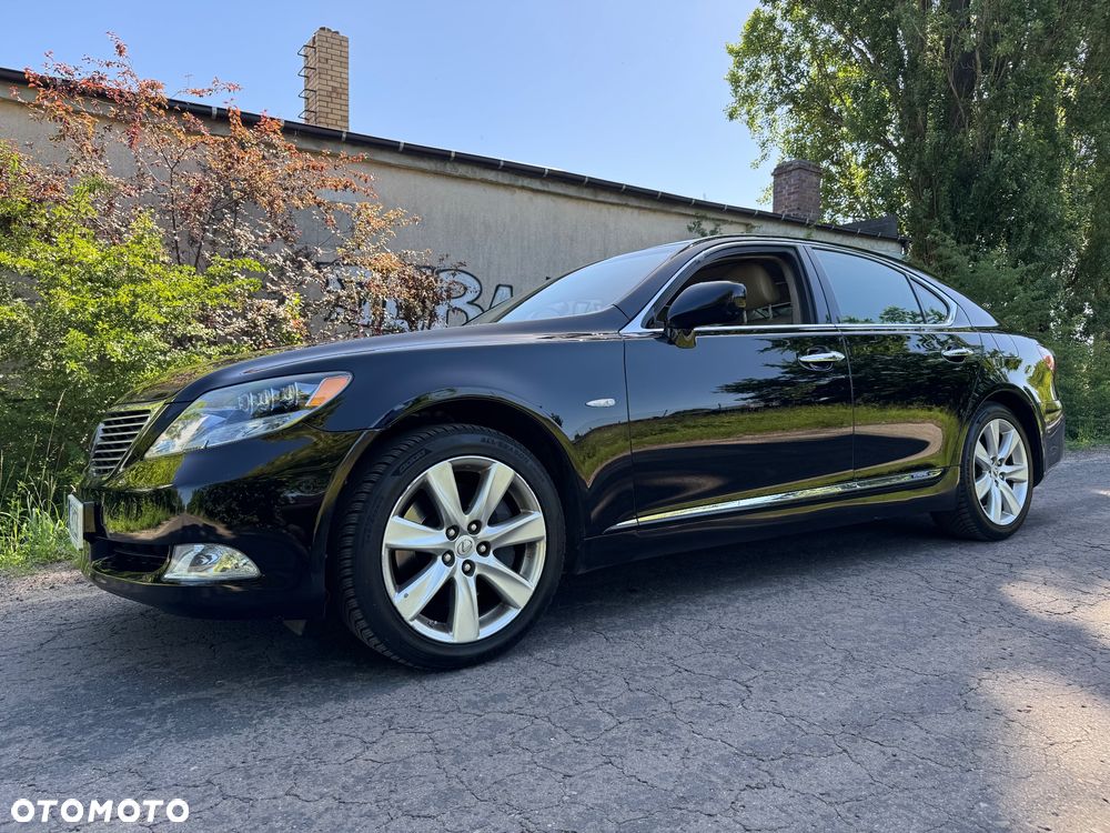 Lexus LS - 1