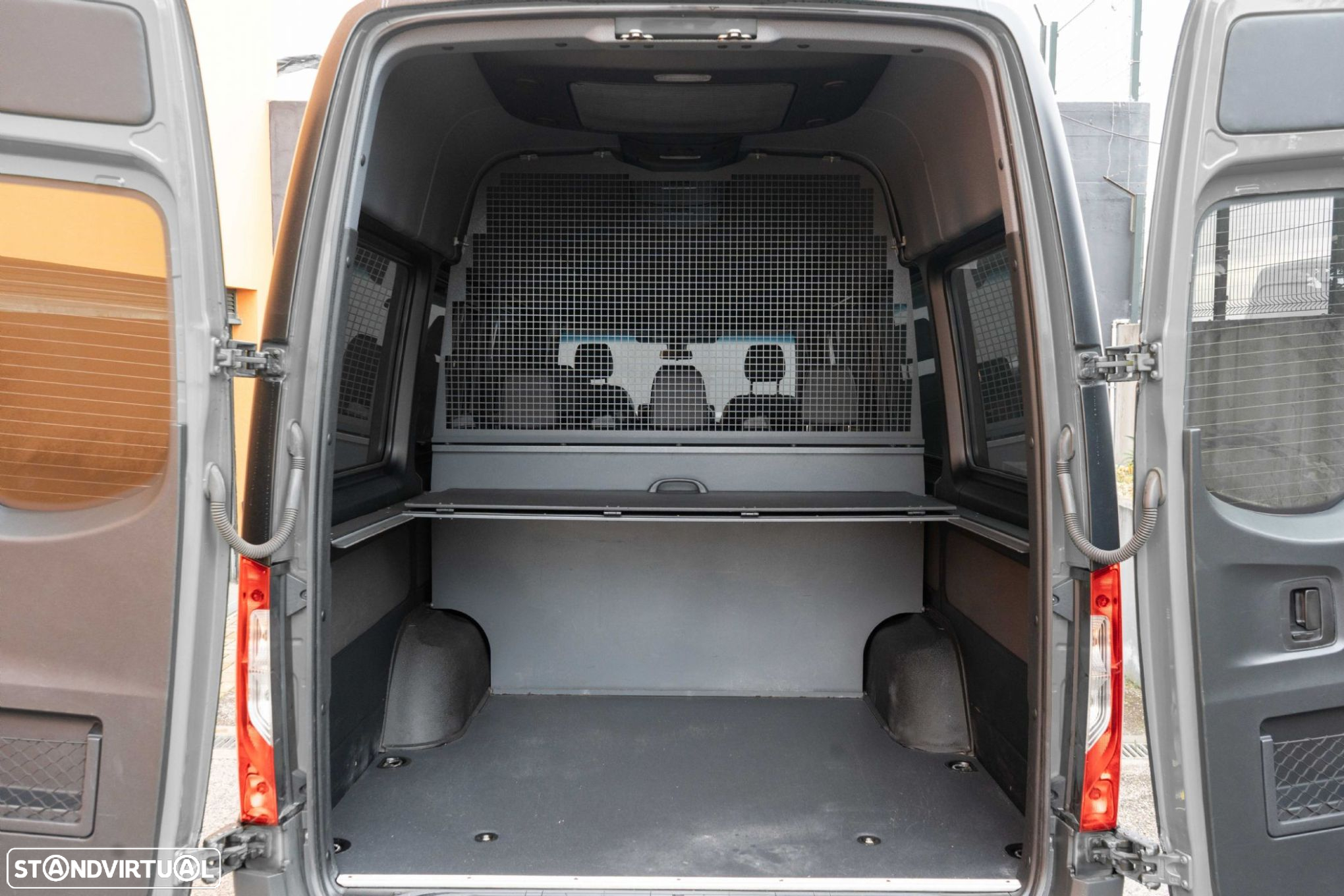 Mercedes-Benz Sprinter 314 CDI/43 Luxo (2+2+2+3) - 9
