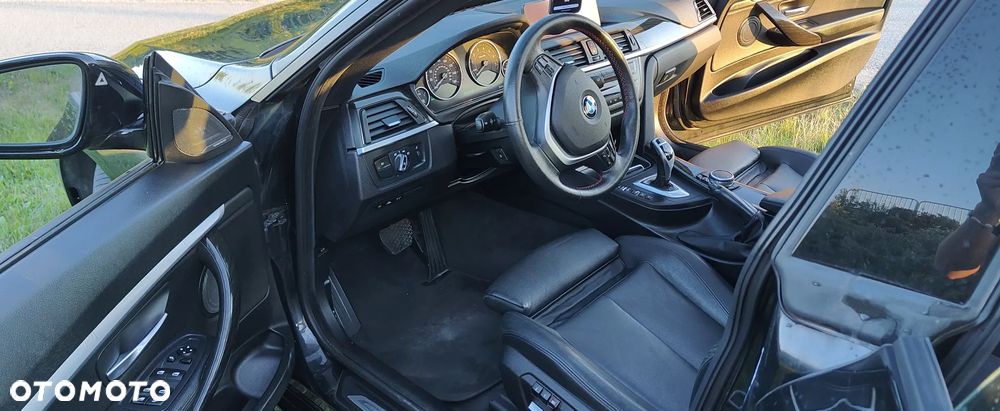 BMW Seria 3 328i xDrive Sport Line - 32
