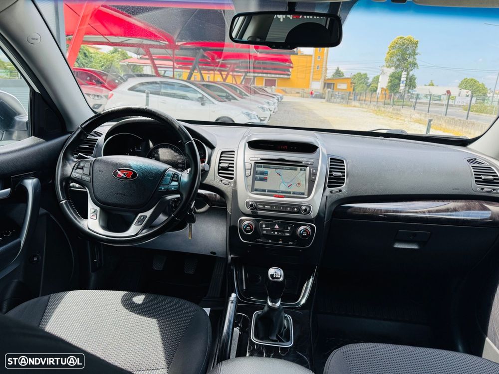 Kia Sorento 2.0 CRDi TX Tecto Panorâmico - 15