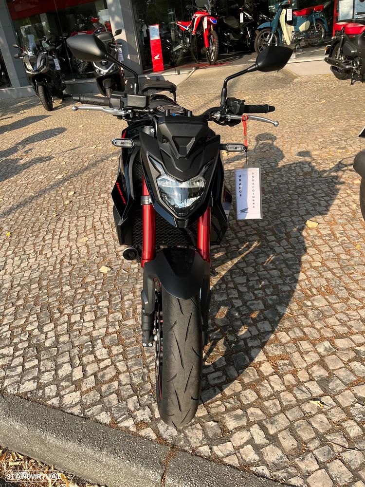 Honda CB 750 HORNET - 2