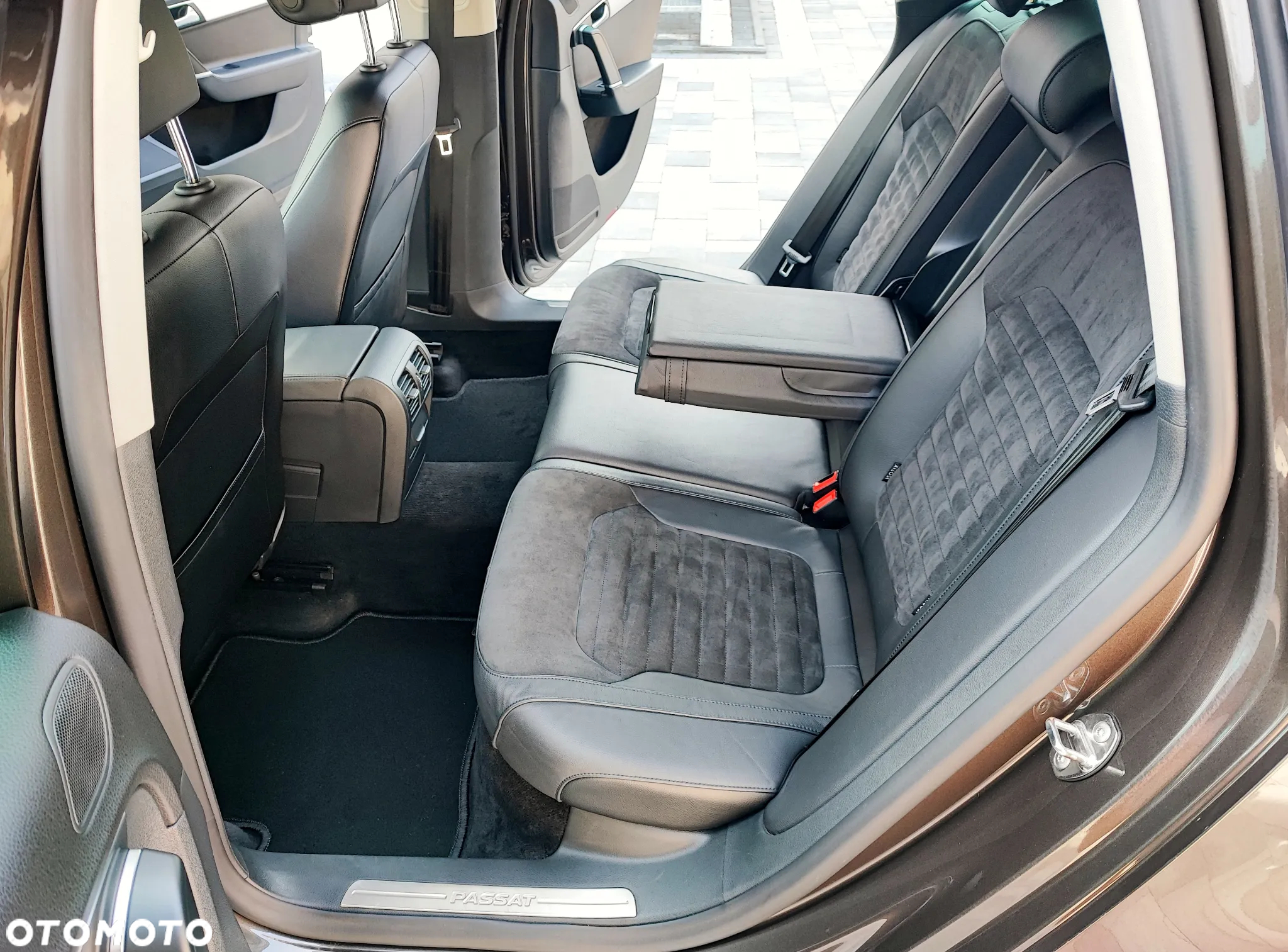 Volkswagen Passat Variant 2.0 TDI BlueMotion Technology Highline - 24