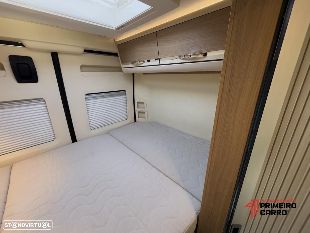 Adria Twin 600 SPT cama transversal - 15