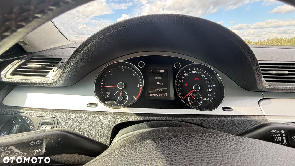 Volkswagen Passat 2.0 TDI Highline - 10