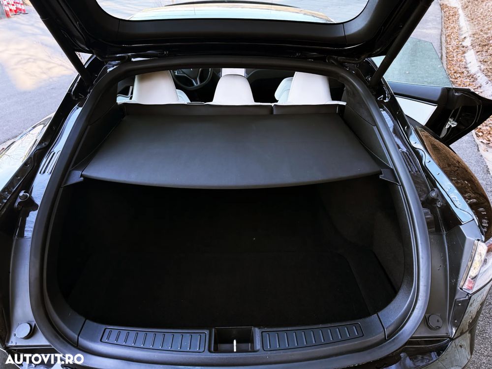 Tesla Model S - 9