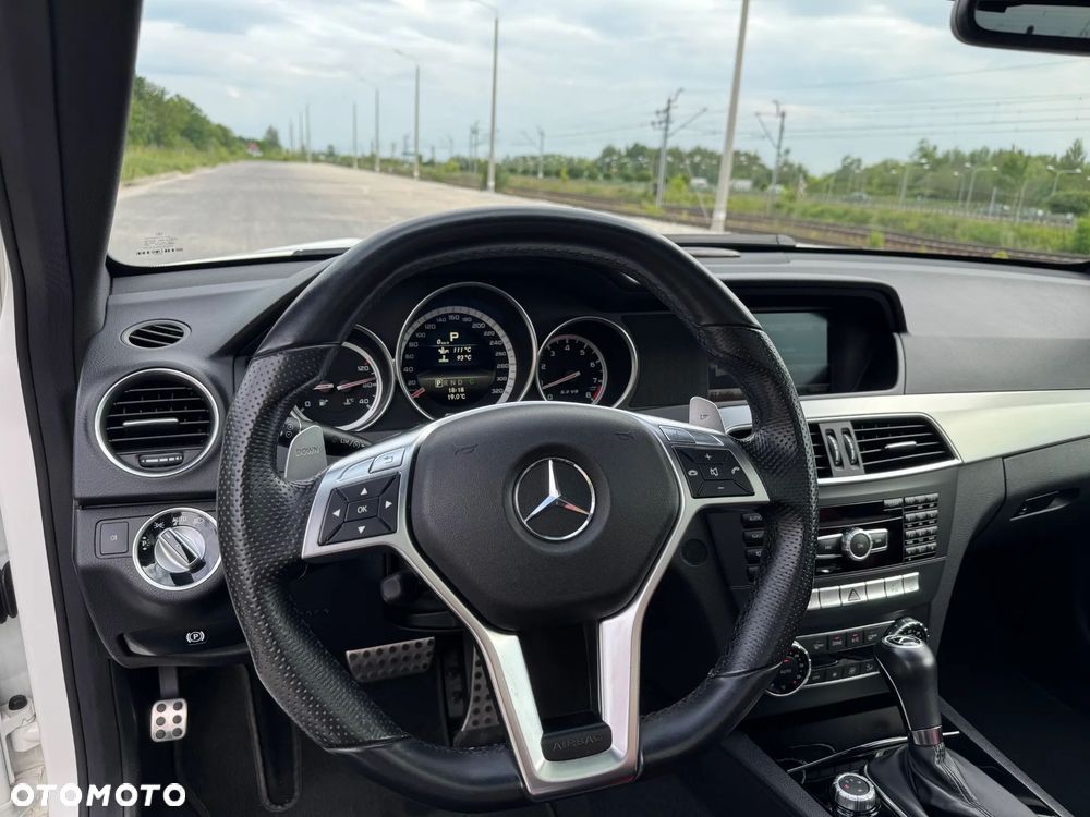 Mercedes-Benz Klasa C 63 AMG - 21