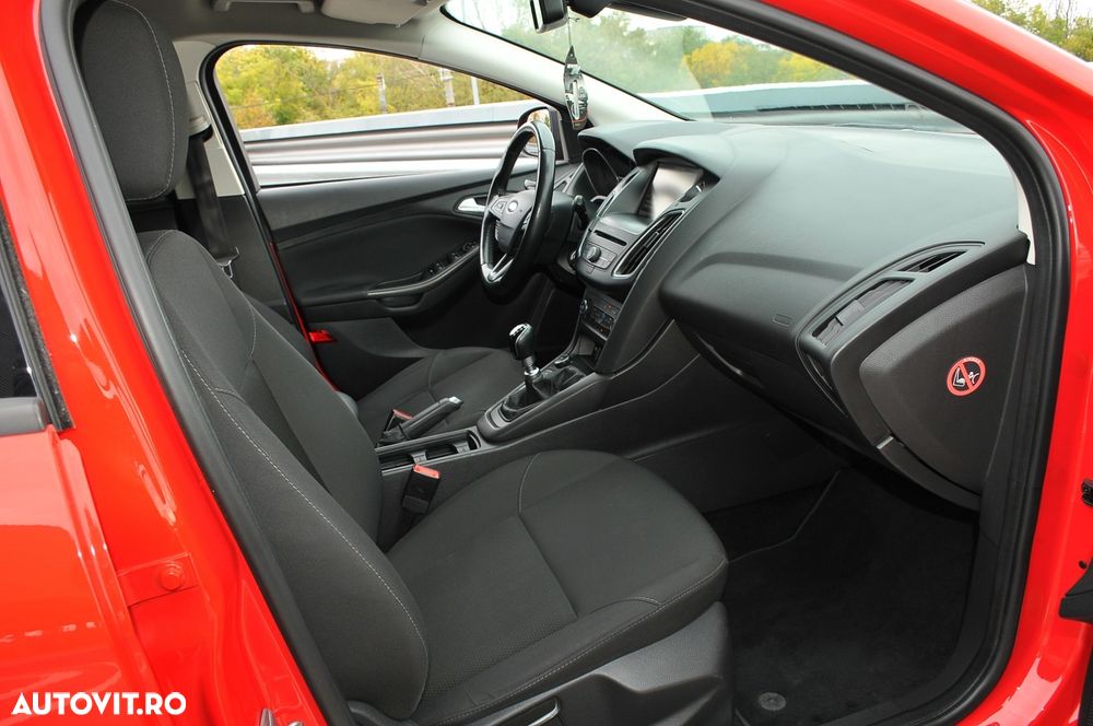Ford Focus Turnier 1.5 EcoBlue Start-Stopp-System ST-LINE STYLE - 9