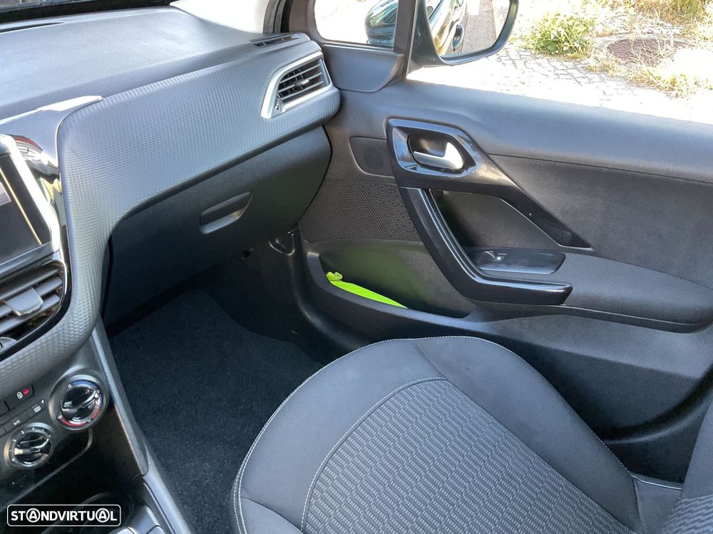 Peugeot 208 1.2 PureTech Style - 33