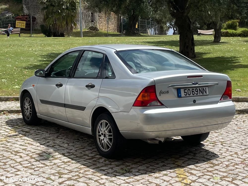 Ford Focus 1.6 Ghia - 2