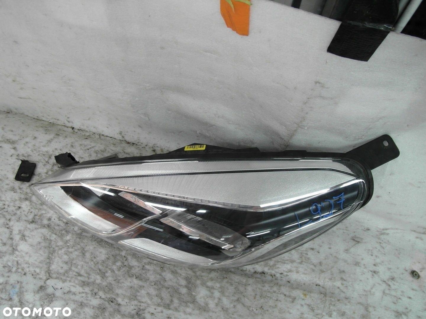 FORD FIESTA MK8 LAMPA PRZEDNIA LEWA - 2