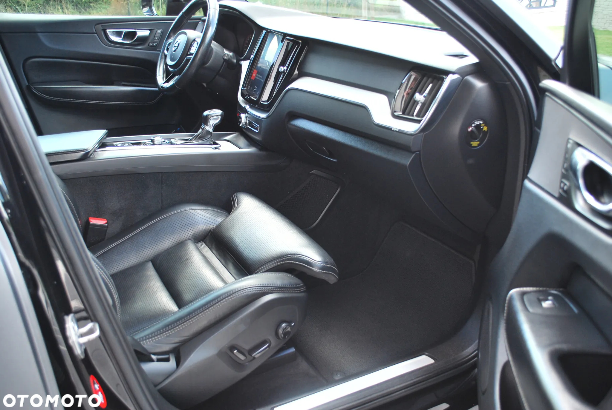 Volvo XC 60 T5 AWD R-Design - 22