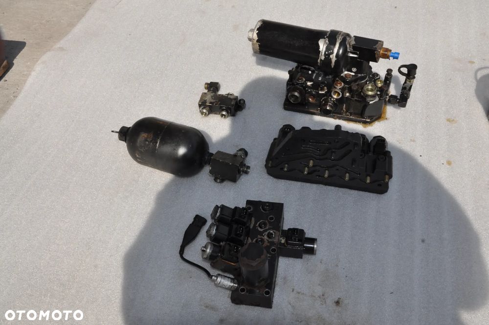 ZAWÓR BLOK HYDRAULICZNY CEWKA MASSEY FERGUSON 7480 6480 6485 - 4