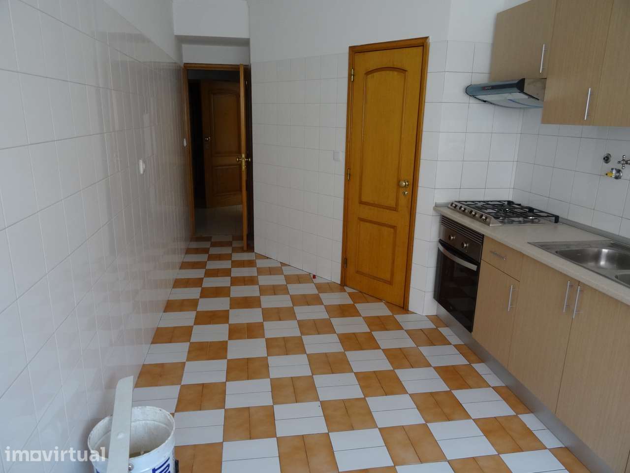 Amadora. Brandoa. Agradável apartamento de 3 assoalhadas, com garagem. - Grande imagem: 4/11