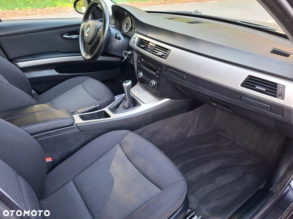 BMW Seria 3 320i - 12