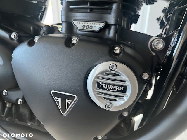 Triumph Bonneville - 9