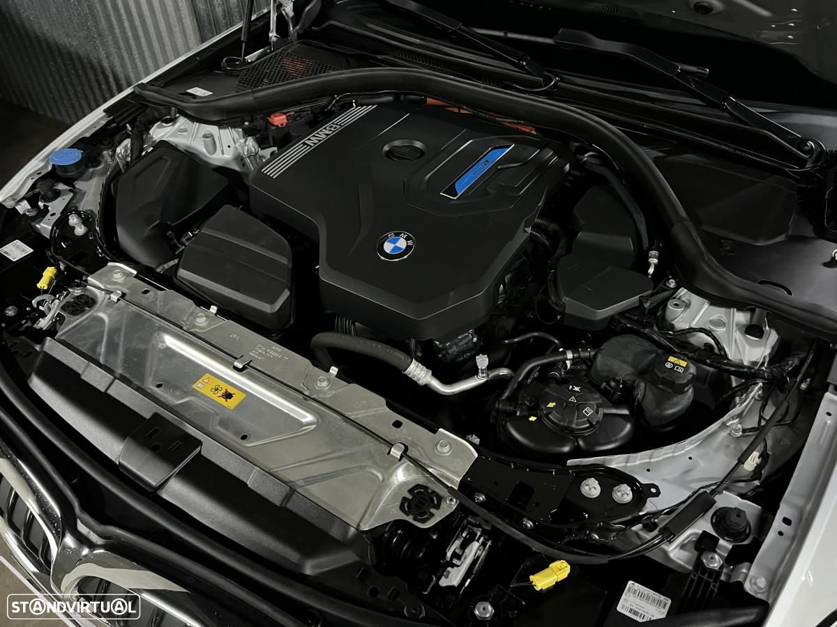 BMW 330 e Touring Corporate Edition Auto - 47