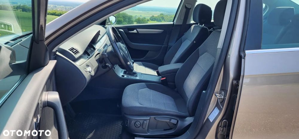 Volkswagen Passat 2.0 TDI DPF Comfortline - 11