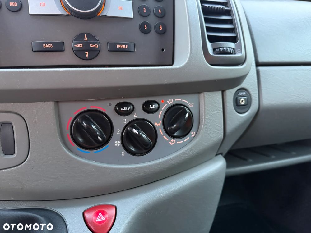 Renault TRAFIC - 12