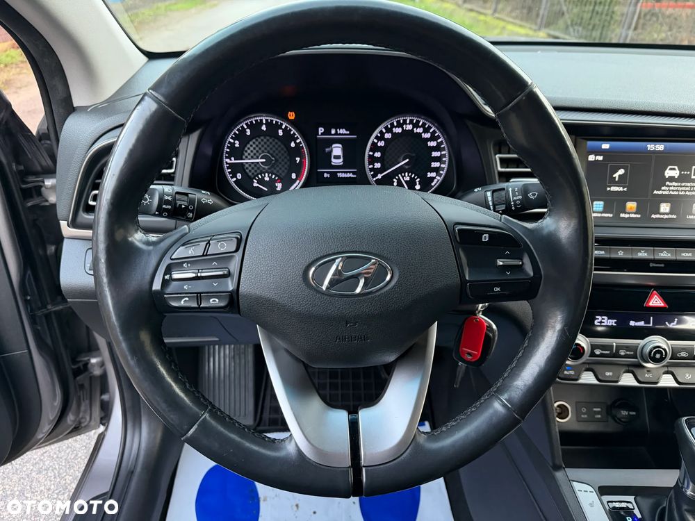 Hyundai Elantra 1.6 Comfort - 25