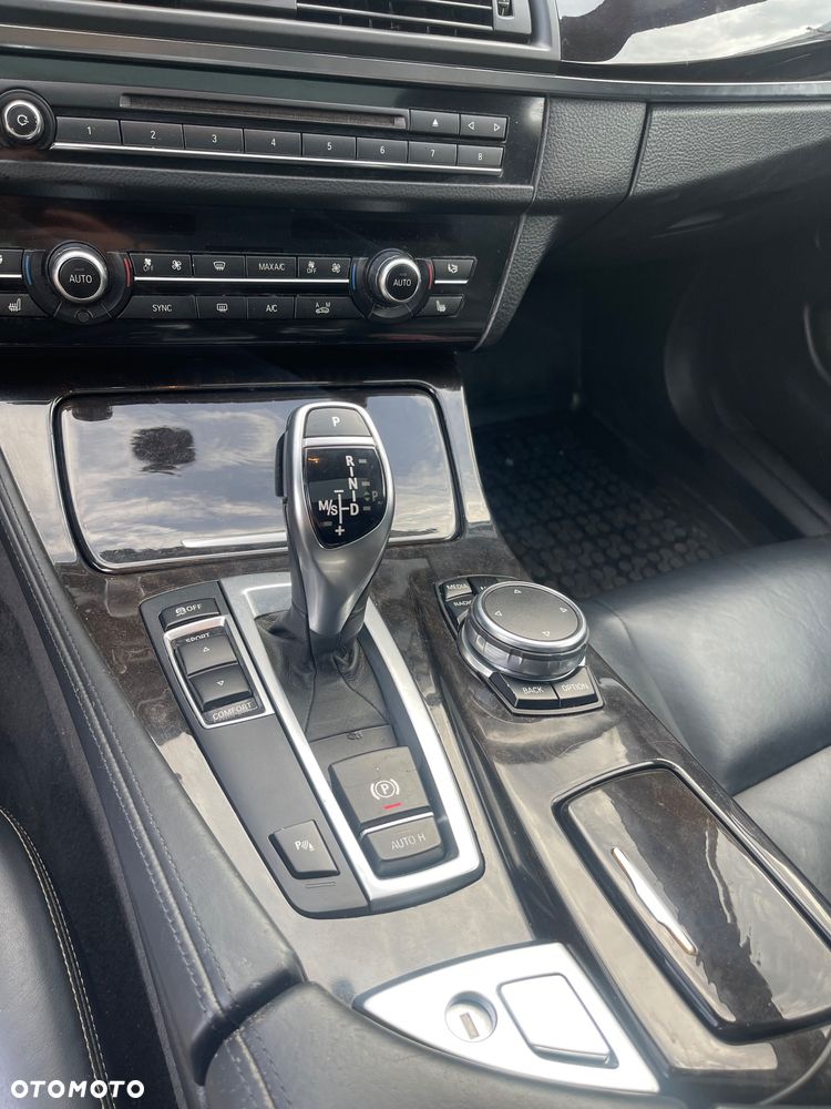 BMW Seria 5 528i Luxury Line - 11