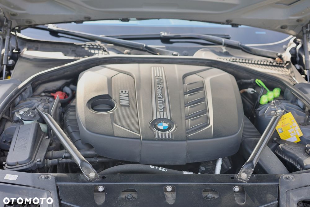 BMW Seria 5 525d - 35