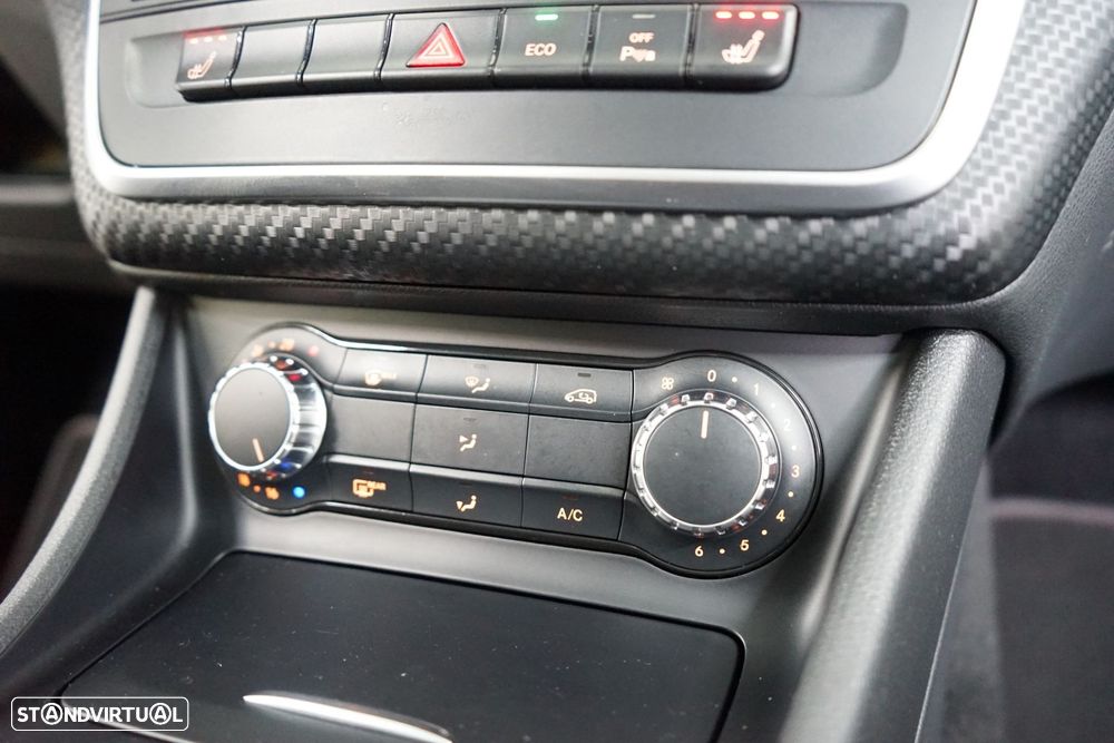 Mercedes-Benz A 180 d AMG Line - 28