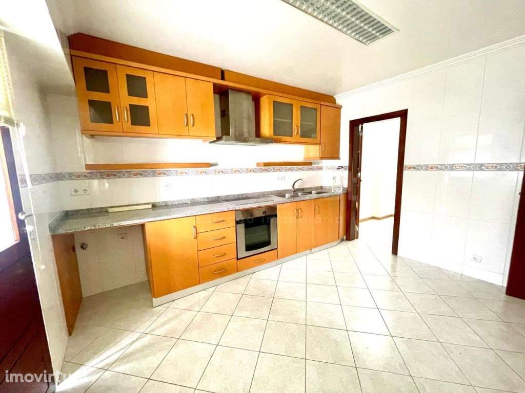 Apartamento T3 duplex, localizado no centro da cidade da Guarda - Grande imagem: 2/26
