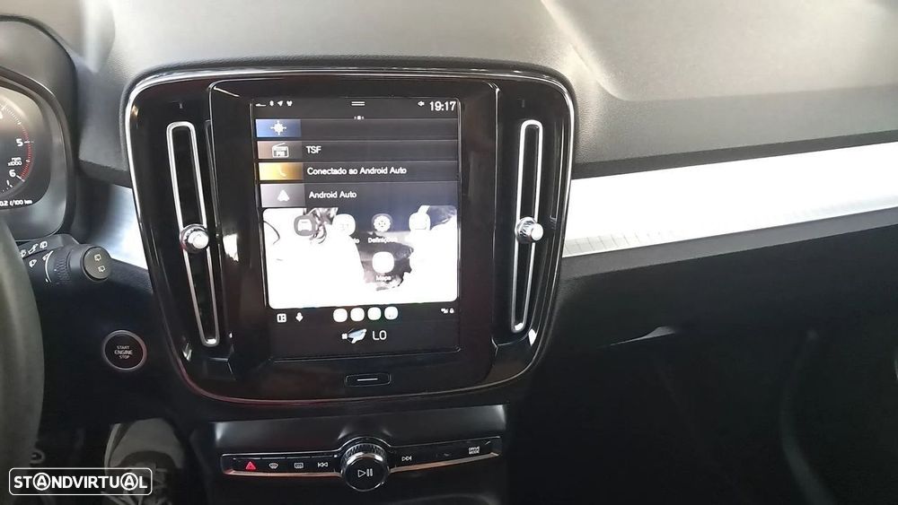 Volvo XC 40 2.0 D3 Momentum Plus - 24