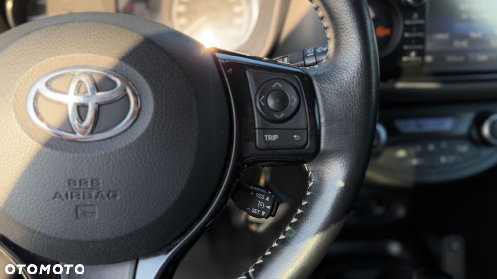 Toyota Yaris Hybrid 100 Premium - 26