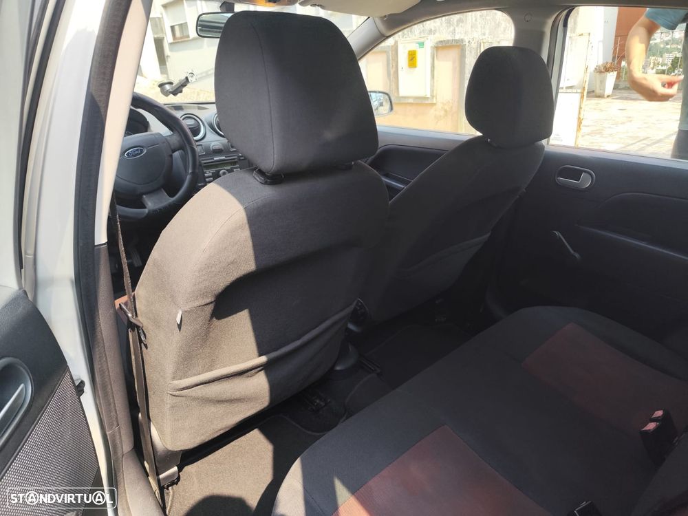 Ford Fiesta 1.25 Zetec - 11
