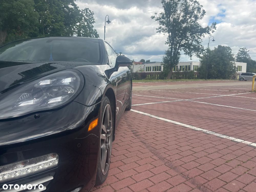 Porsche Panamera 4 Platinum Edition - 12